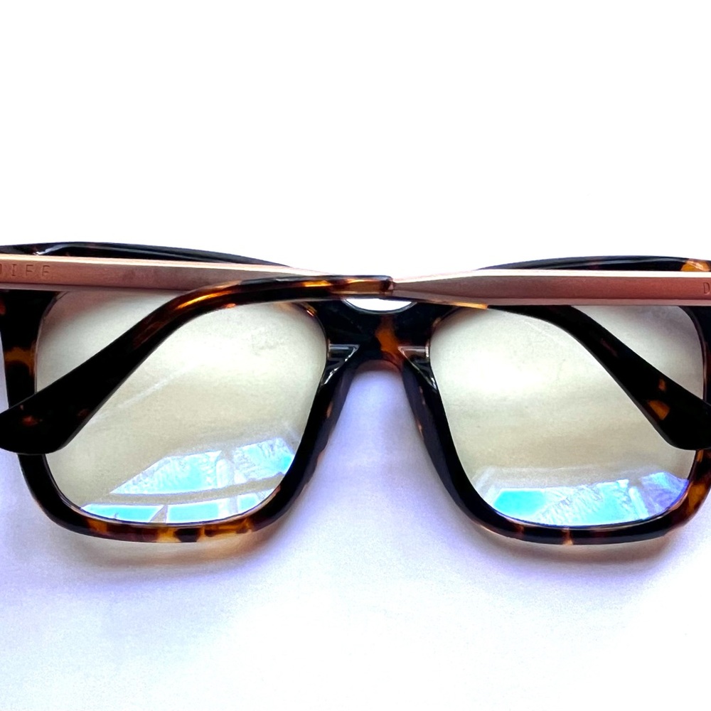 Diff Bella Polarized Oversized Tortoise Glasses - image 8